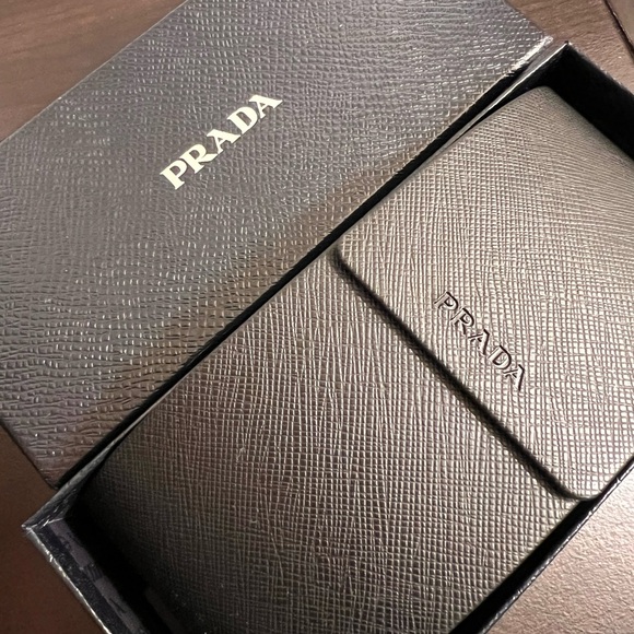 NWOT - authentic Prada sunglasses - Picture 7 of 9